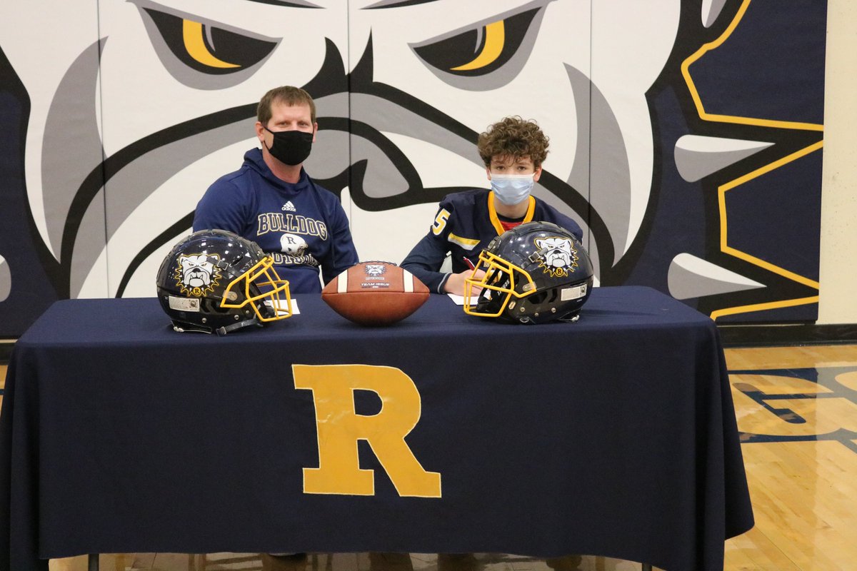 RivFootball's tweet photo. Welcome, Taven Moore, to the Bulldog Football Family!

#RivFootball https://t.co/Jqx1Oh5mbf