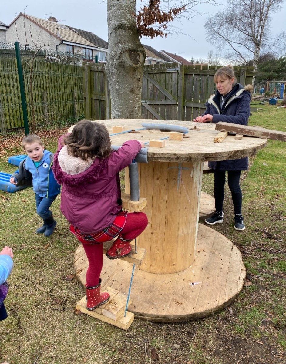 DrakiesELCC's tweet photo. Using #teamwork for bridge and ladder building. We shared how to keep ourselves safe when climbing so we can take risks with care. https://t.co/HZPEYGpHgl
