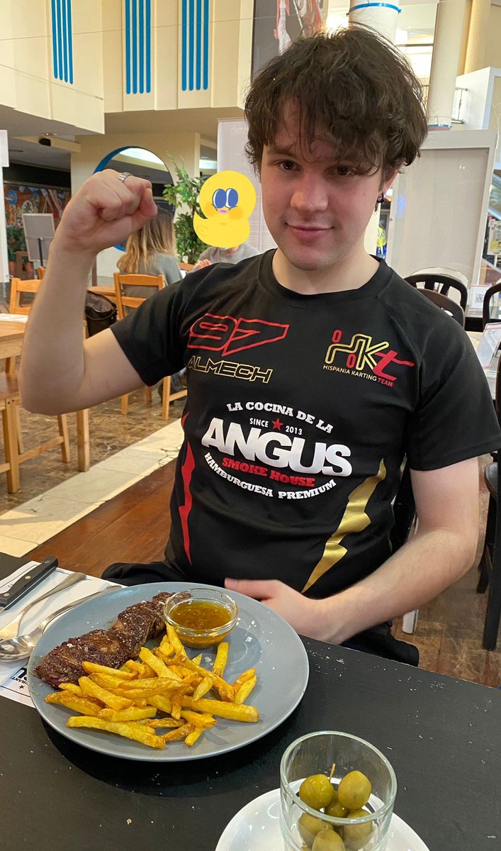 HKT_Power's tweet photo. Hace poco nuestro piloto @juanlualmech estuvo visitando a nuestros amigos de Angus y tuvo la ocasión de disfrutar de una rica entraña.

 Él es del #TeamEntraña, ¿y tú? ¿De que Team eres?ñ https://t.co/7Ja3HDuEGl