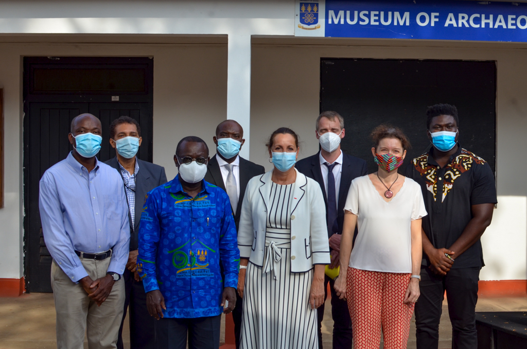 FranceandGhana's tweet photo. 🎀✂️Sod-cutting of the University of Ghana’s Archaeology, Ceramics and Photogrammetry Lab

The @UnivofGh lab’s make-over was funded by the French Embassy in Ghana through its #SankofaProject for Higher Education and Research. https://t.co/PaIyVgxBjg

#CulturalHeritage #Tourism https://t.co/0EhaFgovOM