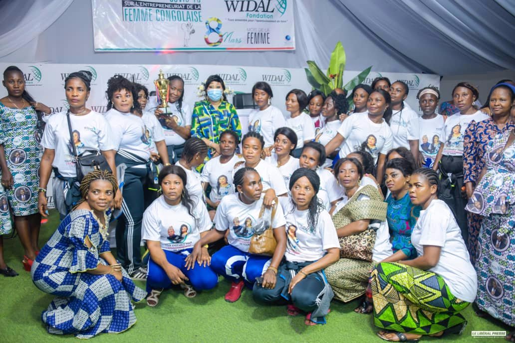 DepNzolameso's tweet photo. La Présidente d la Fondation Widal Mdm Déborah LOANDO a célébrée  l mois d la femme avec tte les femmes d la Famille Widal 
Que vive les femmes Widaliennes
Que vive le Fondateur  Guy LOANDO MBOYO
@GuyLoando_ @MutomboHenry @Dejoie91227360 @AmbungaBethy @ELIENGOMO @FondationWidal https://t.co/ShtzJfdQa8