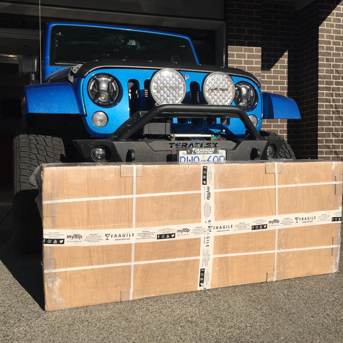 4WDriveCanada's tweet photo. We are pretty cranked up for our myTop install coming up. Who wants one for their Jeep? #mytop #jeep https://t.co/dOi9pp6bW2