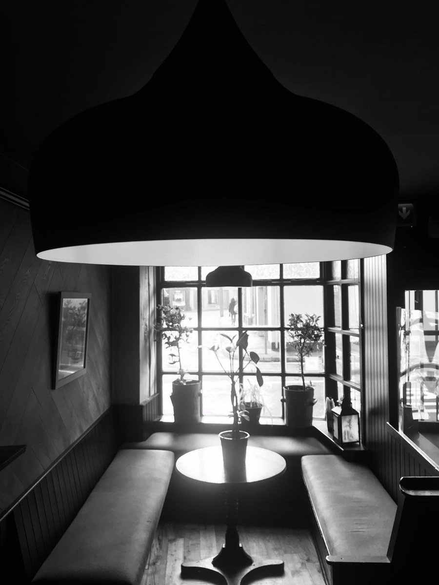 Finally a bit of news. Gonna open up to test a few bits this weekend. Friday and Saturday from 6 we'll be open with a small food menu, and a killer takeaway drinks menu
Draught, cans, bottles, cocktails
🔥 🔥 🔥