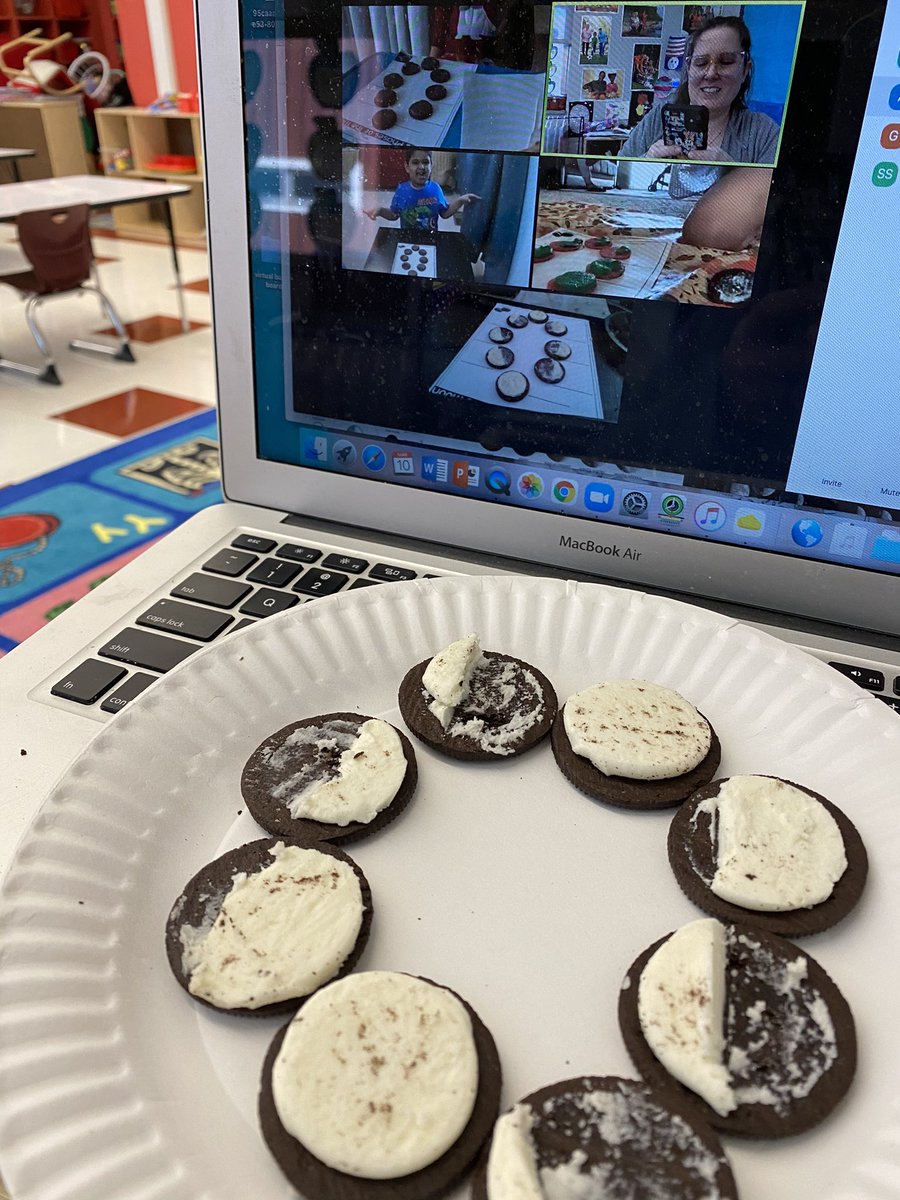 SaraWoodhead's tweet photo. Today for student tutorial time we made phases of the moon using Oreo cookies! Such a fun (and yummy) activity! #cescoolcats #virtualprek
- https://t.co/DilKuI3HdA