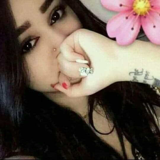 فريدةٌ أنتِ
لا تُشبهينَ أحداً
تُشبهين كُل الجمال الدي يُلون الأرض
تُشبهين أشياءٌ لا يُمكن ان تُرى
تُشبهينَ الأحلام و الرُؤى