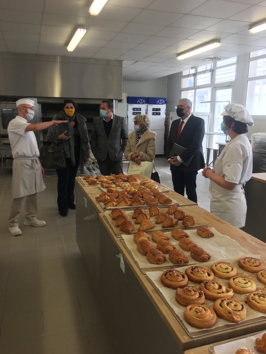 kohn_jerome's tweet photo. Aujourd’hui, nous avons le plaisir d’accueillir au CFA loiret de la CMA CVL une déflagration d’affaires libanaise conduite par la Comtesse de Clermont Tonnerre https://t.co/FPfMql1iCh