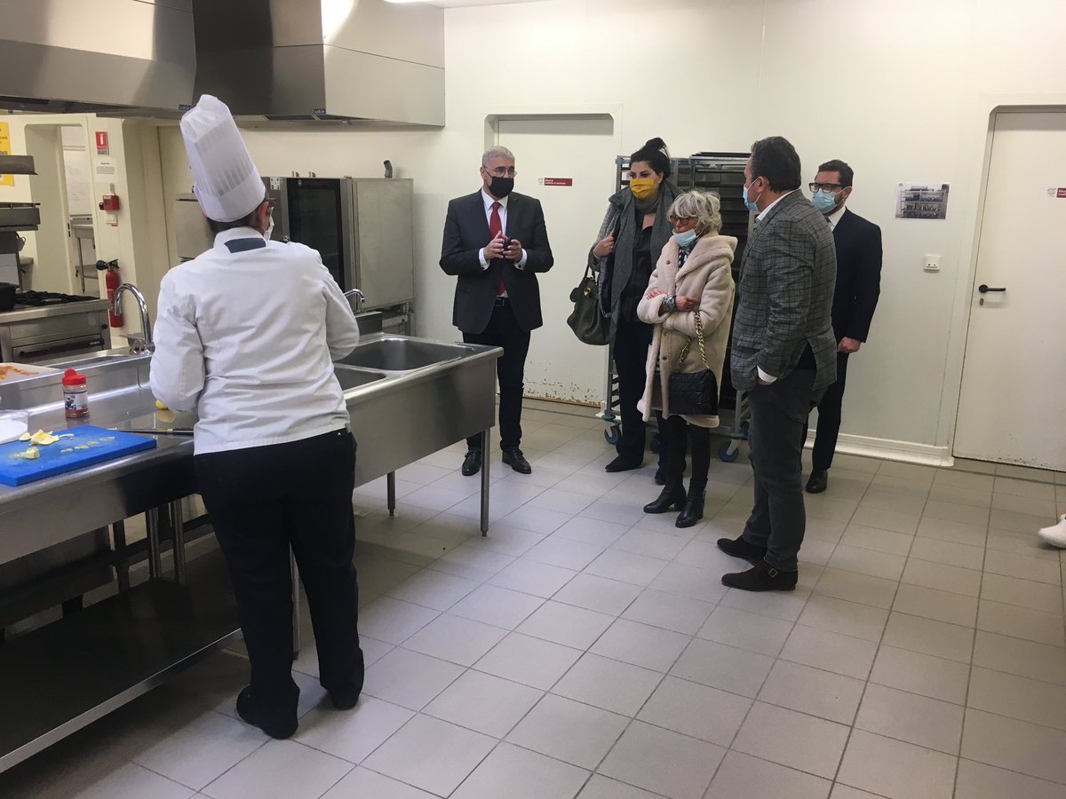 kohn_jerome's tweet photo. Aujourd’hui, nous avons le plaisir d’accueillir au CFA loiret de la CMA CVL une déflagration d’affaires libanaise conduite par la Comtesse de Clermont Tonnerre https://t.co/FPfMql1iCh