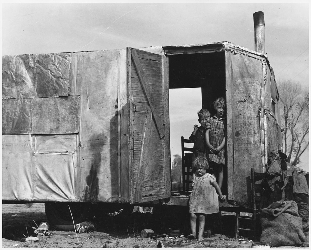 sentonae's tweet photo. "White privilege" during the Dust Bowl in the USA, 1930s. https://t.co/c09pThivoM