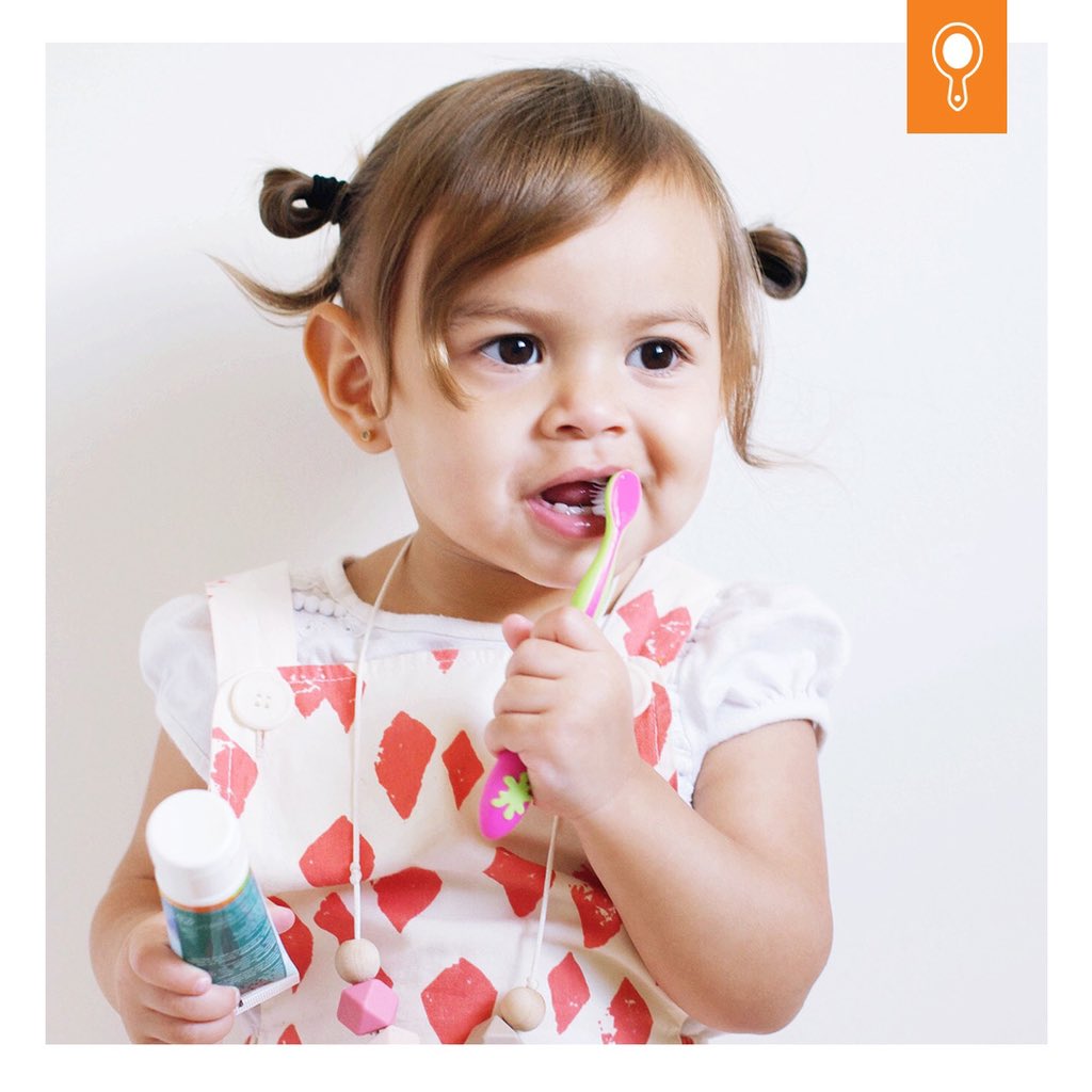 Nuby_es's tweet photo. La higiene dental comienza con la aparición del primer diente. En Nûby tenemos diferentes cepillos para que acompañen a tu peque durante sus primeros años. ¿Los conoces?
⠀
#nuby #nubyfriends #cutebabies #dentición #molestiasdentición #denticion #denticionbebe #odontopediatra https://t.co/Q9vSw7wcuD