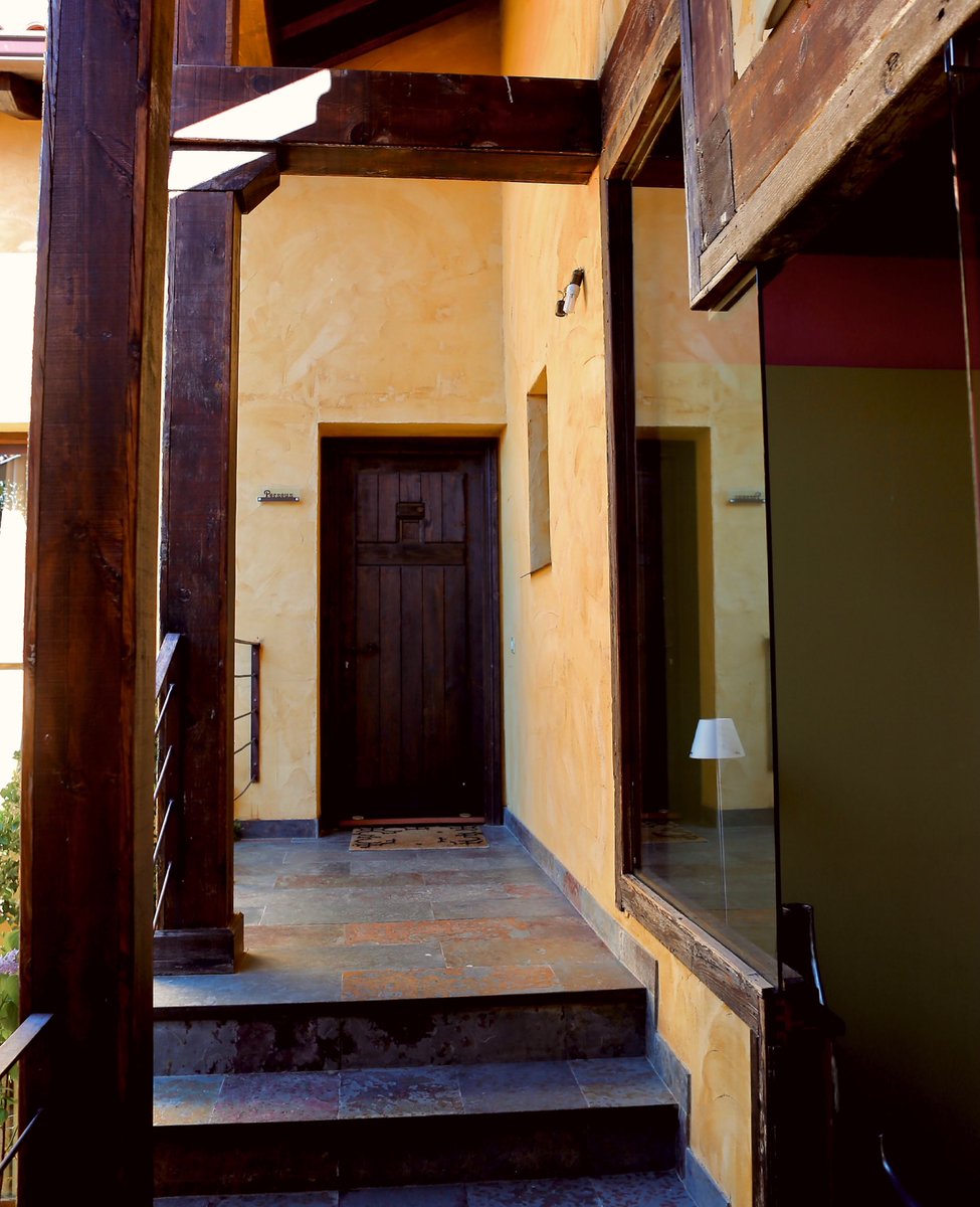 Somos la elección perfecta si lo que buscas es desconectar en plena naturaleza, disfrutar en pareja o pasar unos días en familia. 
————
#sierranortemadrid #desconexion #turismorural #escapadasconencanto  #braojosdelasierra #casaruralmadrid #teletrabajo #petfriendly