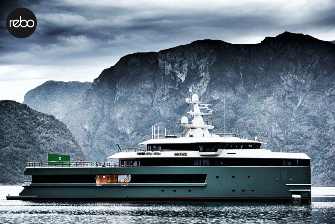 Exactly 1 year ago today we were booked to fly to Amsterdam to see the 1st REBO wall ever on a superyacht heli-deck - but the COVID outbreak stopped us from going. We were really gutted not to go. But..

These images are what it looks like - we think it looks pretty cool! 😎🛥