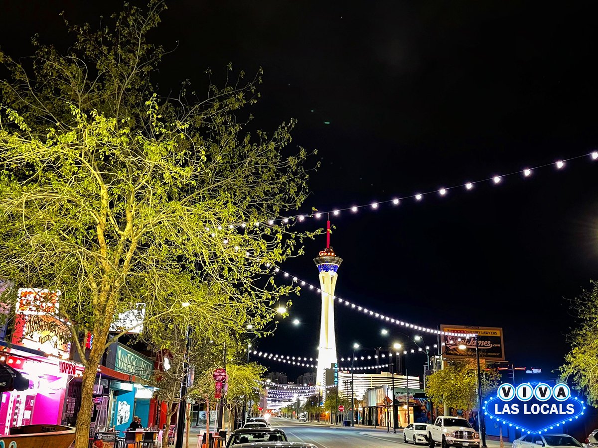 Main Street in downtown #LasVegas is a great place for locals and tourists alike. Bars, restaurants, cool shops and awesome art. #MainStreet #ArtsDistrict #VivaLasLocals