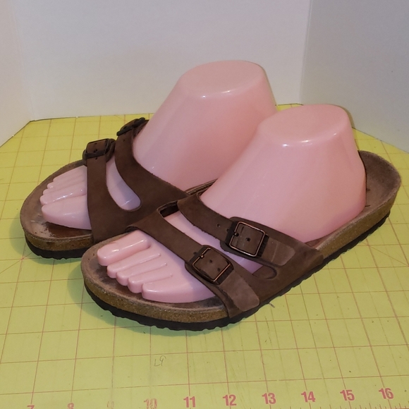 msmc92's tweet image. So good I had to share! Check out all the items I'm loving on @Poshmarkapp #poshmark #fashion #style #shopmycloset #birkenstock: posh.mk/hGwfvnemweb