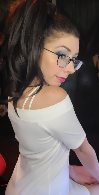 Oh hey...feeling cute #prettyparty #roxy #sexylibrarian https://t.co/SZkGnoJ1SS<a href="/tag/prettyparty"class="tags">#prettyparty</a><a href="/tag/roxy"class="tags">#roxy</a><a href="/tag/sexylibrarian"class="tags">#sexylibrarian</a>