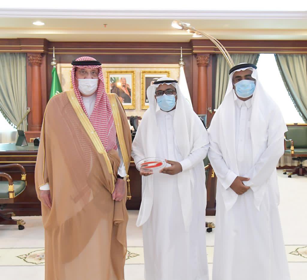 Almohaned_mash's tweet photo. الحمدلله الذي بنعمه تتم الصالحات ، تم تكريم صباح اليوم من قبل سمو امير منطقة جازان الامير محمد بن ناصر ال سعود - حفظة الله - بمناسبة حصولي على جائزة الشيخ حمدان بن راشد ال مكتوم فئة الطالب المتميز في دورتها 23 . https://t.co/1ZIdErDDkS