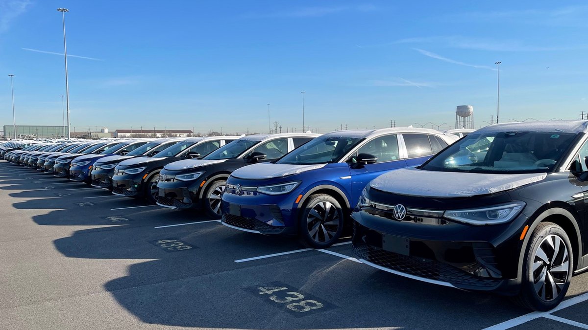 VW's tweet photo. 🚨 The all-electric VW ID.4 SUVs have arrived! 🚨

Have you reserved yours? #ID4 https://t.co/I0bQw8tk1Q