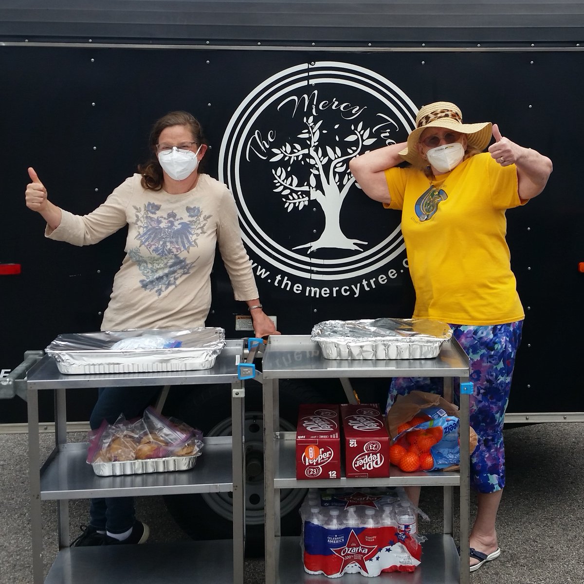 TheMercyTree's tweet photo. Many thanks to @BayAreaUUChurch for providing a fabulous lunch for our clients today!  Thank you for helping us care for our neighbors without homes of their own. https://t.co/gjEij3hIdQ