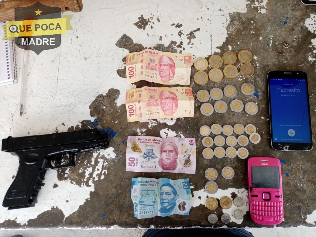 De nuestro inbox

Elementos de la policía de #Naucalpan, #Edomex, detuvieron a Ricardo “N”, por asaltar con violencia una unidad de transporte público en la Izcalli Chamapa, fue presentado ante el Ministerio público y el arma implicada en el robo, fue decomisada.