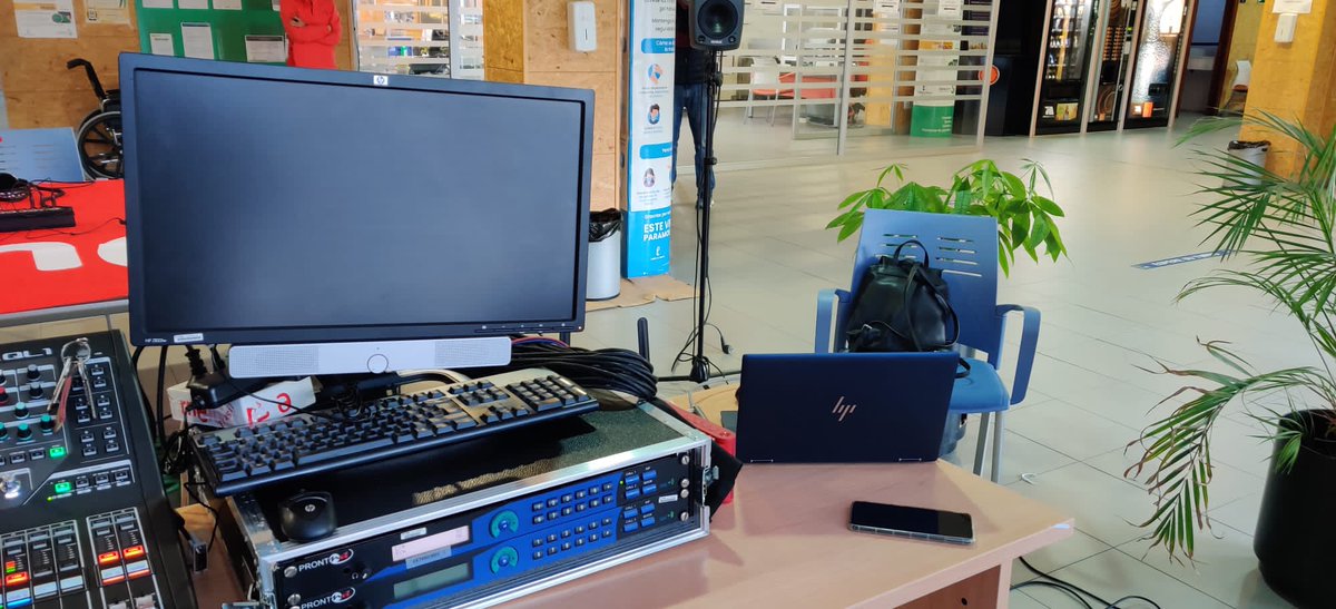 Todo listo para el informativo especial de mañana #14horas con <a href="/ana_sterling/">Ana Sterling</a> desde el centro de salud de Buenavista de Toledo al cumplirse un año de la #pandemia

A las 13:10 horas <a href="/irene_dg/">Irene Díaz</a> nos contará desde allí las sensaciones de los #sanitarios un año después <a href="/rne/">Radio Nacional</a> <a href="/radio5_rne/">Radio 5</a>