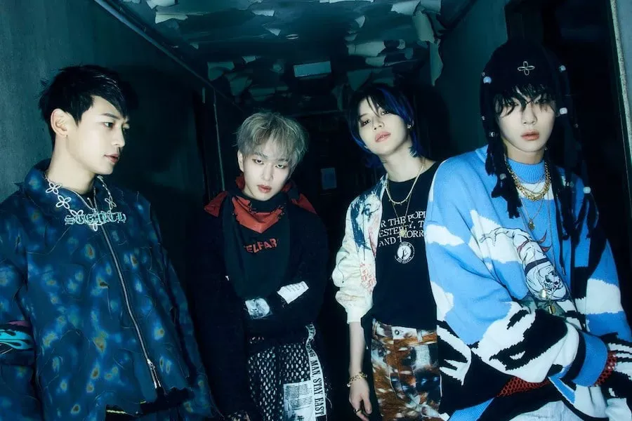 kpopinarab's tweet photo. فرقة SHINee تواصل سلسلتها من الانجازات الرائعة مع تحقيق اغنيتها الجديدة الناجحة “Don’t Call Me” فوزها الخامس اليوم في البرنامج الموسيقي Show Champion!

تهانينا للفتيان!
#DontCallMe5thWin https://t.co/MGYMbun3CD