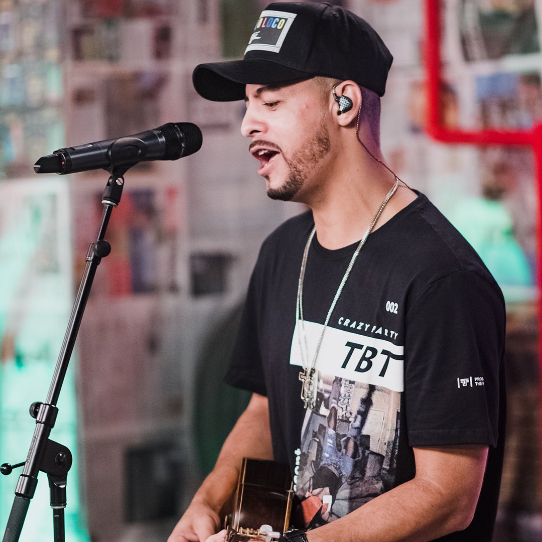 SambComAtitude's tweet photo. Passando pra avisar que faltam 2 dias pro lançamento de #JáAprendiALição novo single do nosso DVD. 

Alguém esperando por aí? 👀 https://t.co/15DClqtgNS