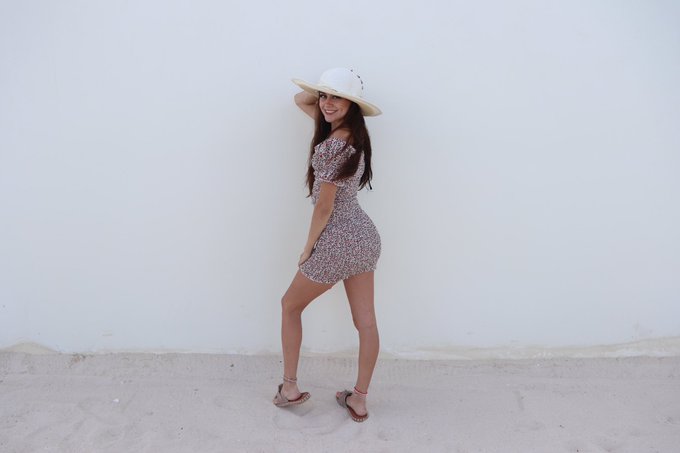 Photoshoot on the beach ☀️🌊 https://t.co/VD71m6uFvT