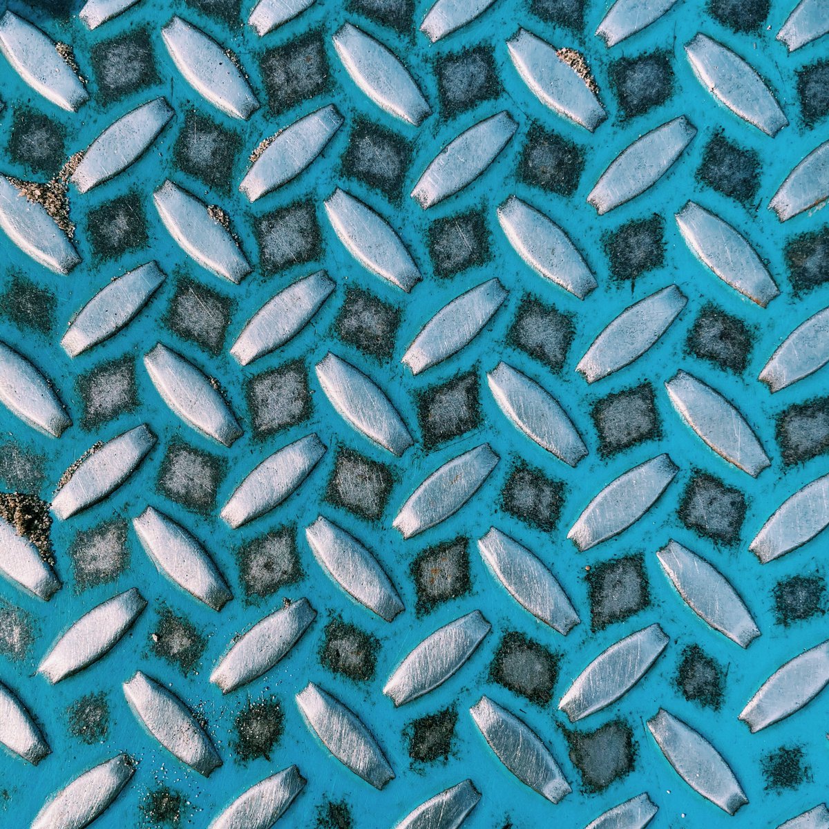 Nothing makes me feel more loved than when friends send me pictures of tilings in the wild 💙 #geometrylife