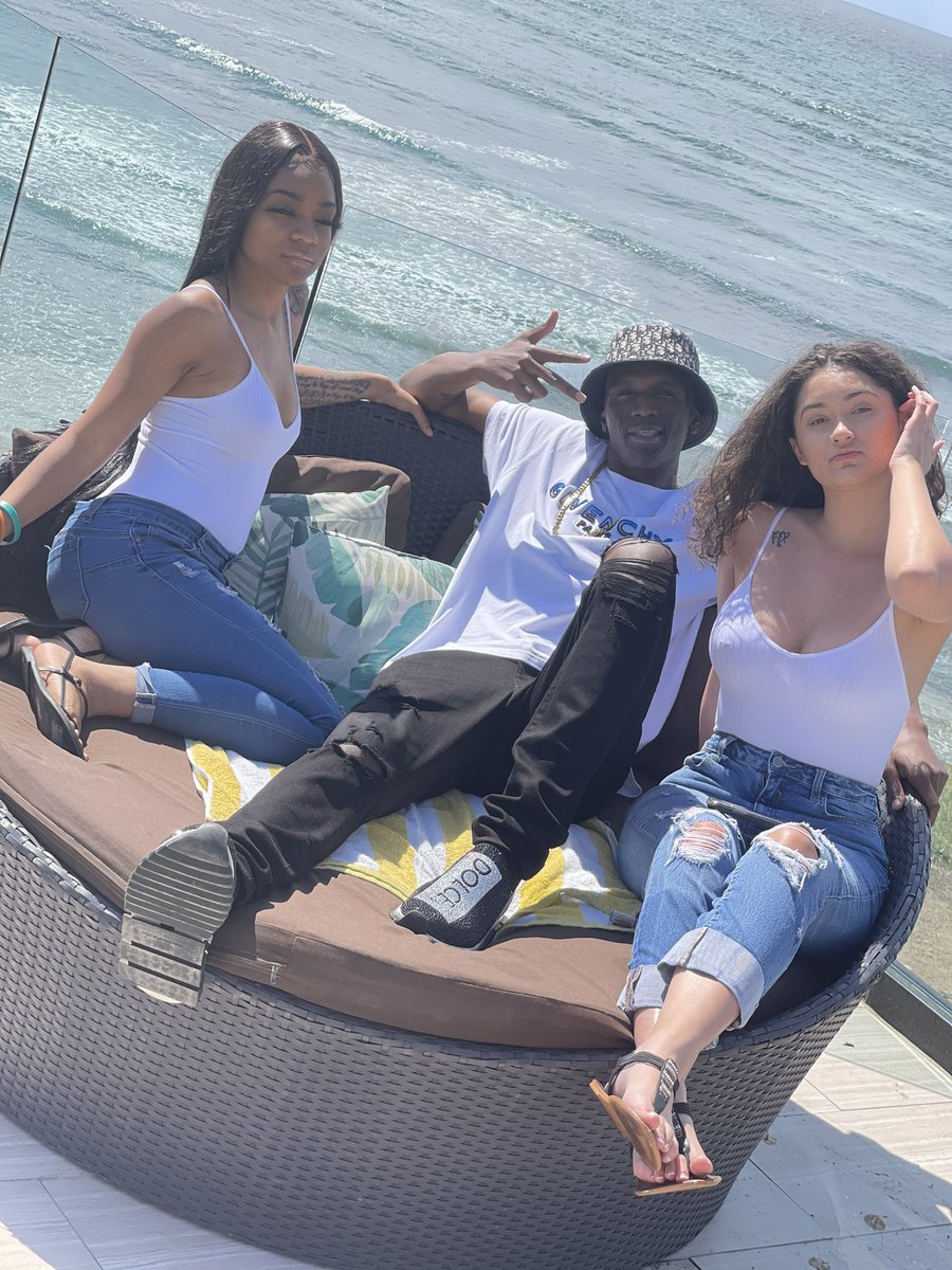 moneyteamray's tweet photo. I’ve Been Getting Comfortable💯 Bitches See Me, Meet Me,Eat Me Quicker Than A Lunch-able😉
#ReallyHaving
#TheyFamily❤️
#ForeverGrateful https://t.co/JpyTjhNoDN