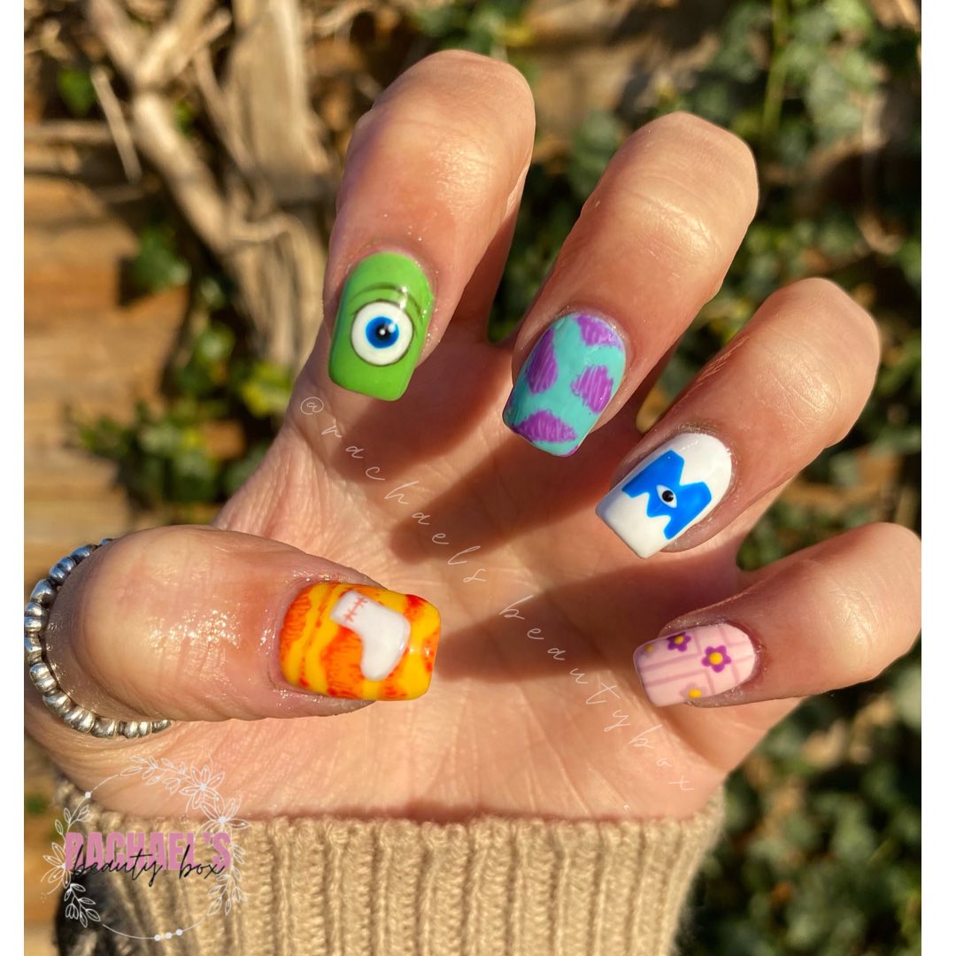 rachjacobs_'s tweet photo. If anyone fancies showing some love on my film nails challenge on Instagram that would be cool.. I’m doing a different film every day of March! I also sell custom press on nails 🤍 https://t.co/3C5bYvnRMu https://t.co/LIRDb197BQ