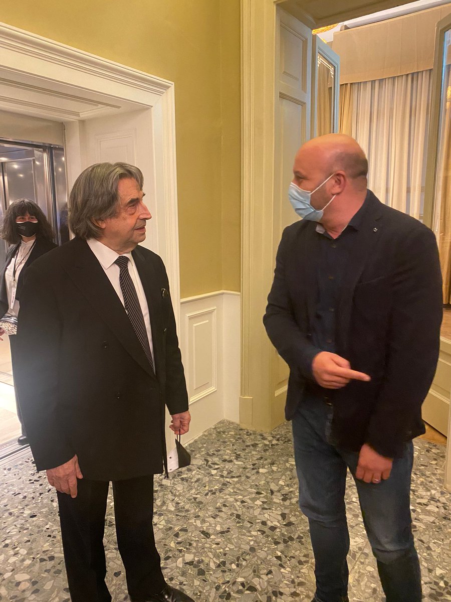 Giornata intensa oggi a Bergamo.
Il teatro Donizetti ha ospitato il Maestro <a href="/MaestroMuti/">.</a> con l'orchestra giovanile Cherubini. 
<a href="/Teatrodonizetti/">Fondazione Teatro Donizetti</a>
<a href="/donizettiopera/">Fondazione Donizetti</a>
<a href="/michelidirector/">Francesco Micheli</a>