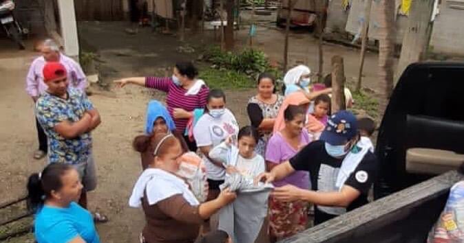 RTCElProgreso's tweet image. Hoy 10 de marzo visitamos la Aldea Meller haciendo entrega de 60 bolsas de víveres 🙌🏽y donación de camisas por medio del comité de emergencia Rotaract.
Gracias infinitas al Club Rotario La Reina Alta por su apoyo.
#GenteDeAcción