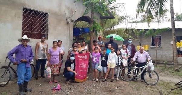 RTCElProgreso's tweet image. Hoy 10 de marzo visitamos la Aldea Meller haciendo entrega de 60 bolsas de víveres 🙌🏽y donación de camisas por medio del comité de emergencia Rotaract.
Gracias infinitas al Club Rotario La Reina Alta por su apoyo.
#GenteDeAcción