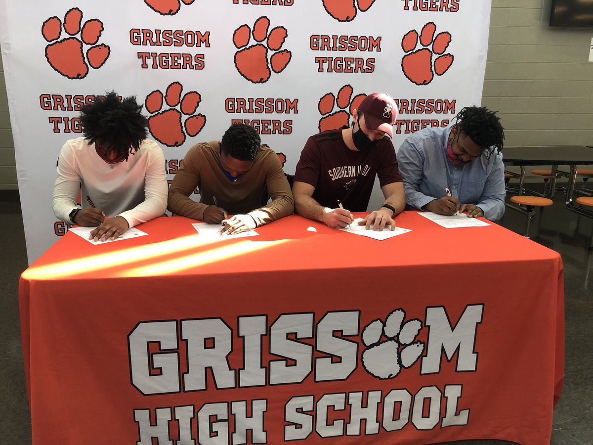 RoccoDiSangro's tweet photo. Grissom held a signing ceremony today to recognize four football players who are headed to the next level.

Jakob Foss - Southern Illinois
Elijah Johnson - Otterbein
Cameron Hunt - Otterbein
Maurice Mayhane-Burkes - Virginia State

@thereal_foss @CameronHunt_8 @GrissomTigers https://t.co/WVPSpO91rK