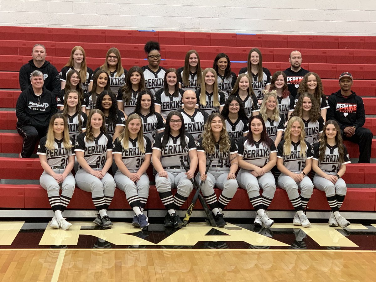 SoftballPerkins's tweet photo. 2020-2021 Perkins Softball Team! ⁦@PerkinsATH⁩ ⁦@PerkinsHigh⁩ https://t.co/WqjUSWwcST