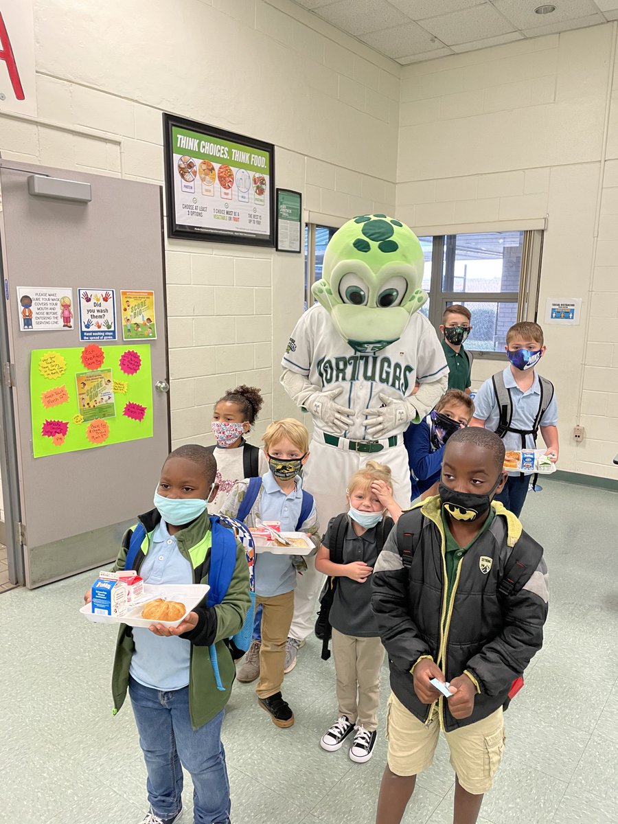 daytonatortugas's tweet photo. .@Shelldontortuga fueled up for a great day this morning with the students and staff of @HorizonElem89. #NationalSchoolBreakfastWeek #NSBW21 https://t.co/obTGj5PGP2
