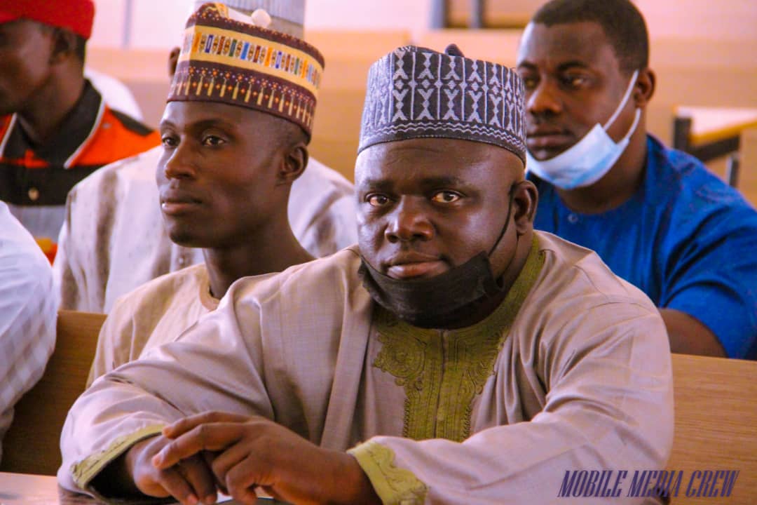 KatsinaC's tweet photo. Gwamnatin jihar Katsina ta dauki nauyin bada horo ga mutum dari 100 masu amfani da kafar Sadarwa ta zamani "Social Media" a Makarantar Kimiyya da fasaha ta Hassan Usman Katsina a bangaren Sashen koyar da aikin Jarida.
https://t.co/cOZhpVpVtq https://t.co/4Jh23EUonw