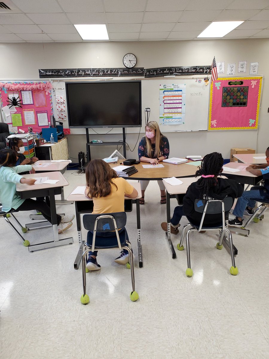 CosbyCreations's tweet photo. Meeting academic needs through tutoring at HES  #WritingOurStory #MCSSStrong @ChrisGunnelsHES https://t.co/EFQTkOxQH4