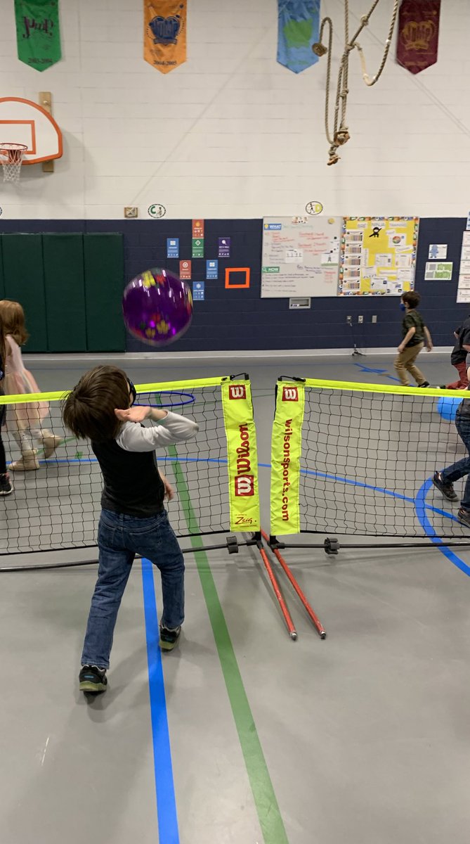 CoachHigs's tweet photo. Striking with k/1 is so much fun. We played clean up the yard with striking balloons and beach balls. They loved it❤️ #PhysEd #netsports #happyteacher #theherd https://t.co/zByaztQcO7