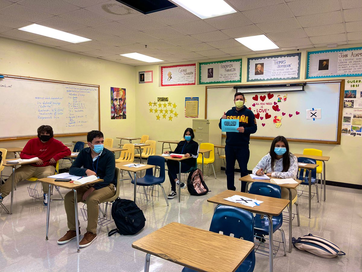 CoralParkAdult's tweet photo. Celebrating perfect attendance with our SMA students!!! 🍩🍩🍩 Achievements are SWEET! #MDCPSLearns #IGNITETHEVISION #MDCPSADULTED #NothingStopsLearning @MDCPSOperations @MDCPS https://t.co/5t8Qmx3n60