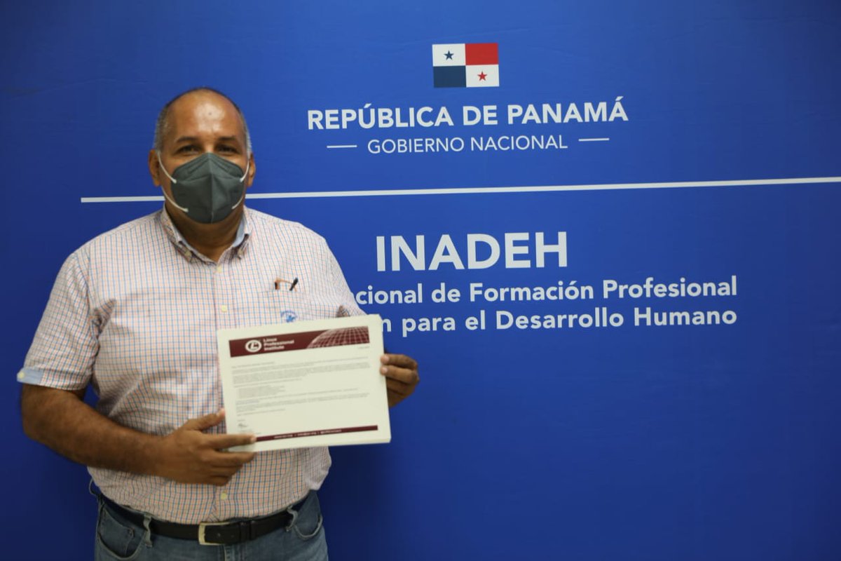 InadehOficial's tweet photo. En la entrega de certificados a los instructores de los cursos de la Academia Cisco del INADEH, el DG encargado @BasoEury informó que se están realizando alianzas con el sector privado para actualizar a los capacitadores para estar preparados para los retos del mercado laboral. https://t.co/P8U4Smpg3R