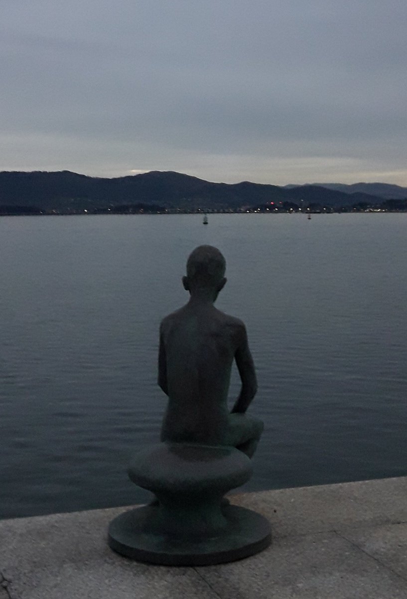 Apez140's tweet photo. #Momentos
De unos #Raqueros de la Bahía en un Atardecer de hoy Mundo.
Por Cierto que je observado qué la #PlacaDeBronce que explicaba el motivo ha desaparecido, cosas que pasan en la City...😳.
Pero claro, el #Bronce es más caro qué el #AceroInoxidable.
#PaPensar🤔.
En fin..🧚♂️😎 https://t.co/OByVpvVczM
