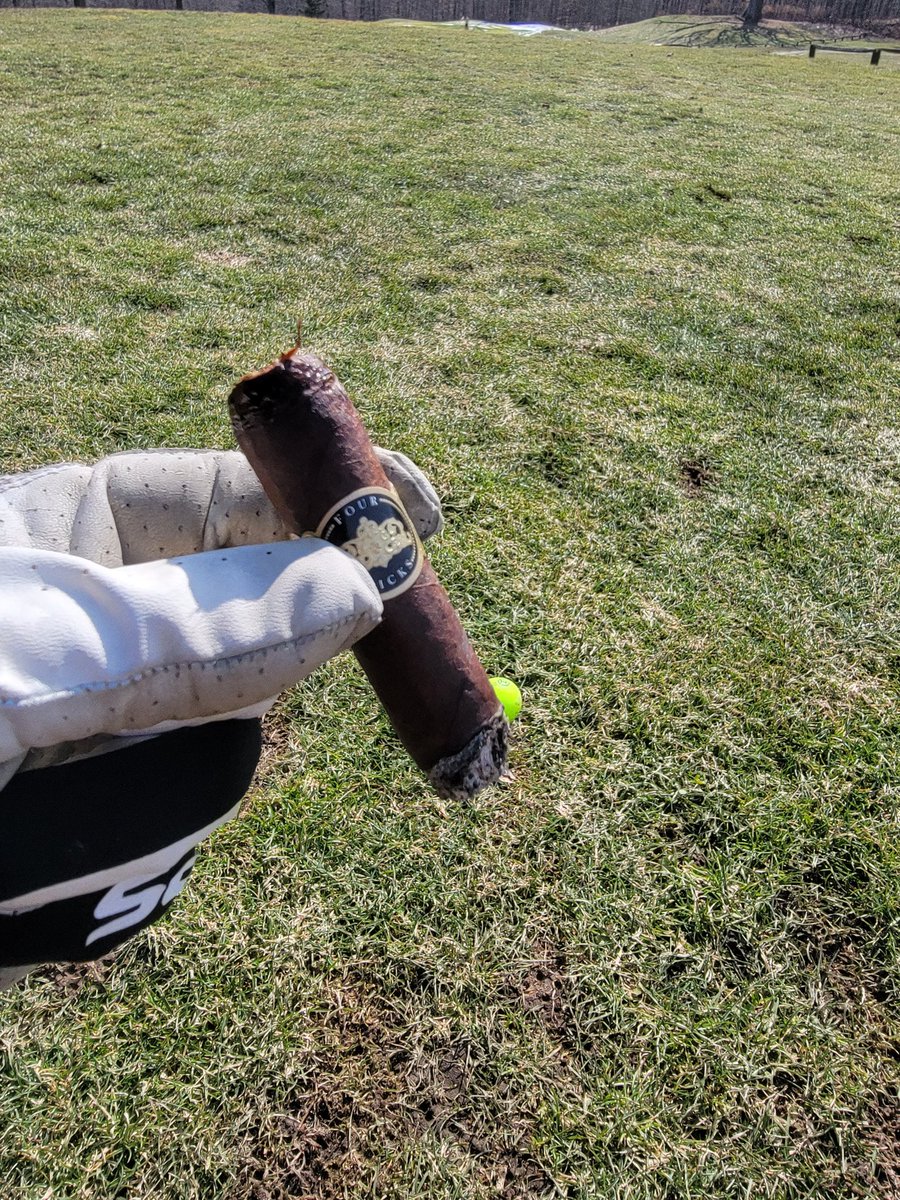theDrThumbs's tweet photo. Is it #FourKicksFriday? No, but it is mental health day... thanks to the @TheCrownedHeads crew for making fantastic cigars. https://t.co/0TUxDvpwZv