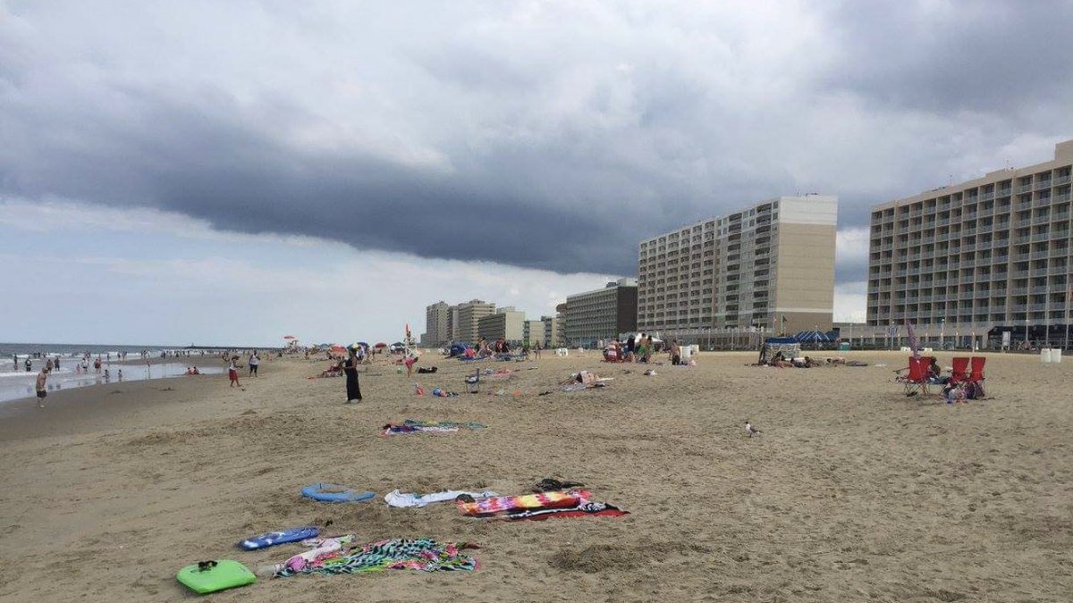 BranWx's tweet photo. One throwback of one of my trips and can’t wait to travel again when it is safe to do so! Virginia Beach 2016 Weather was not extremely hot and humid for the 23-29th timeframe. Miss that southern east coast feel! #VirginiaBeach, #virginia, #usa, #beach, #june2016 https://t.co/XmCXUC10LH