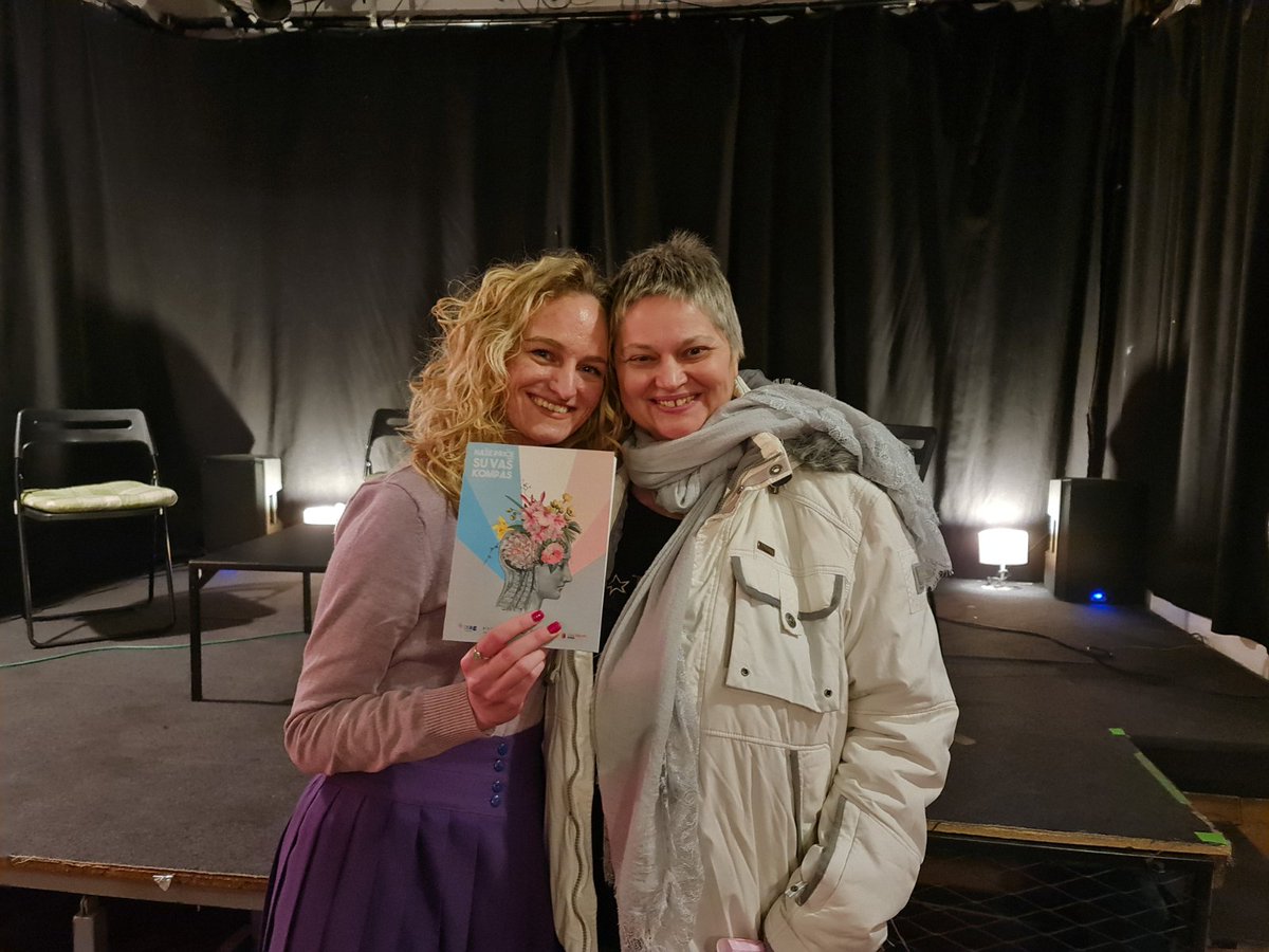 mental_hub_ns's tweet photo. 🗣 Večeras su prof. dr Vesna Gavrilov-Jerković i Vojana Obradović učestvovale kao govornice na promociji knjige "Naše priče su vaš kompas." 

Ova knjiga je specifična po tome što su autori knjige korisnici psihijatrijskih usluga. 

Pozivamo vas da kupite i pročitate ovu knjigu. https://t.co/IVInlrtjTm