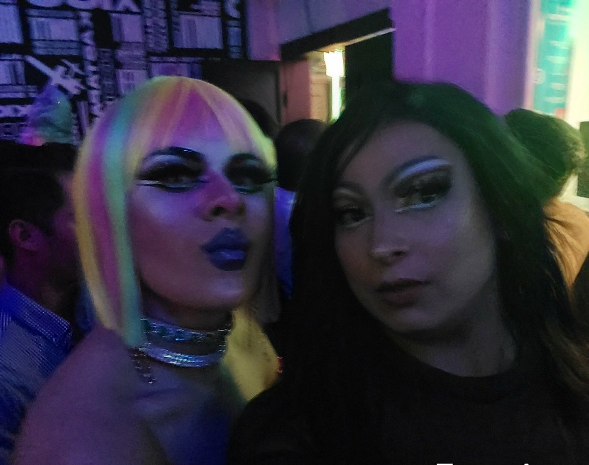 KiraLongoria's tweet photo. Me sentí soñada de poder tomarme esta foto y abrazarla...
Es una de mis inspiraciones para hacer Drag
#aviesclamas
#aviescwho https://t.co/isfOUEtwVH