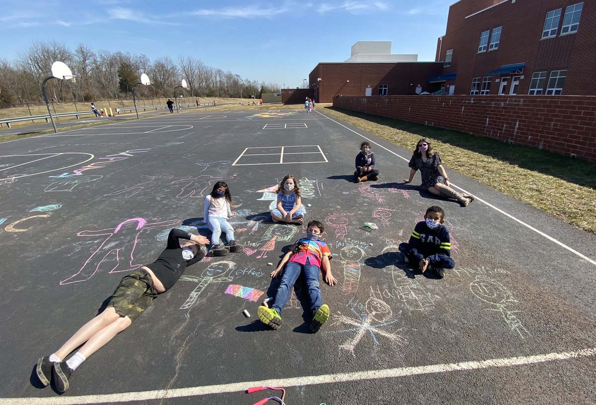 mrsbailey5th's tweet image. Enjoying the beautiful weather and our new chalk at recess☀️ A thoughtful student drew all of us and even included our A-day classmates! #classfamily