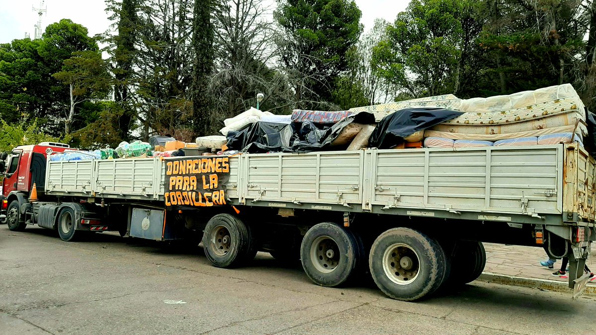 bigornia_club's tweet photo. 🔶️⚫🔶️ Campaña Solidaria por nuestra cordillera 🤝  ¡Estamos orgullosos de nuestro Rawson querido! 

➡️ La solidaridad de cada vecino permitió que en menos de 3 horas tengamos casi completo el camión con donaciones para la Comarca Andina y con muchísimas cosas aún por rotular https://t.co/ILXnU8ru2V