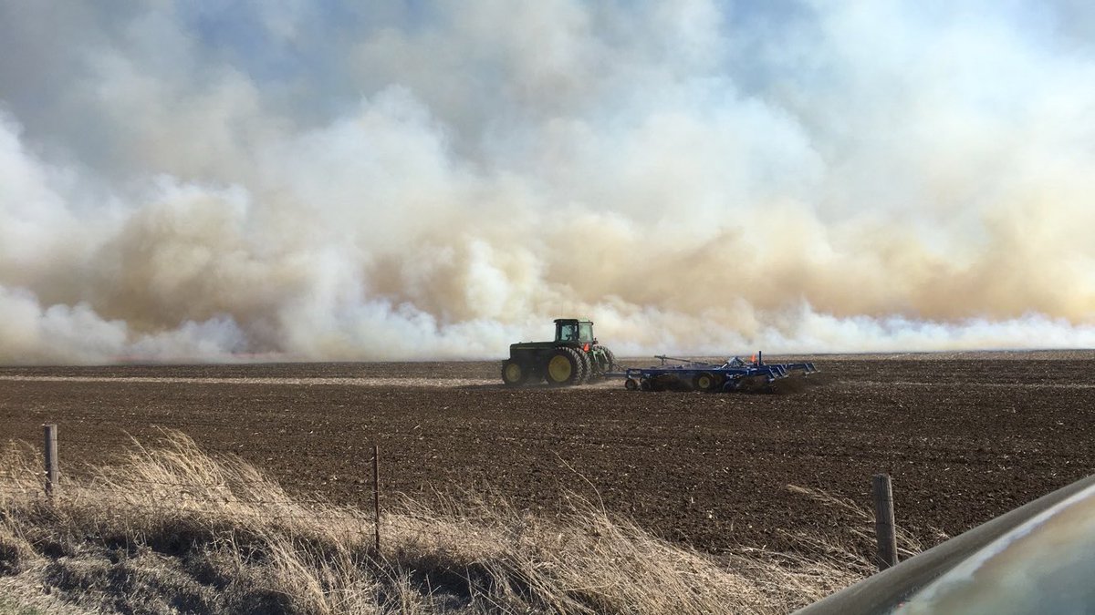 jakeflathers12's tweet photo. Farmers man...30+ mph winds, dry conditions, and fire don’t mix well! Farmers don’t think twice when they see the smoke to go hook up the disc to fight the fire, putting their equipment on the line to stop the fire. Saving neighbors houses and property #thankafarmer https://t.co/FwpN6w8OsB