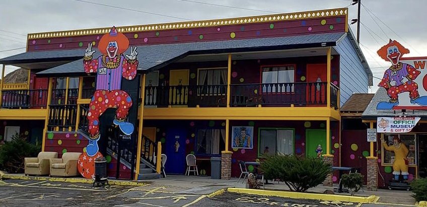 ScoutSteveR's tweet photo. Welcome to the Clown Motel. @realtalkPhred will show all of you clown boys to your rooms. #WACB https://t.co/49SWqbxySm