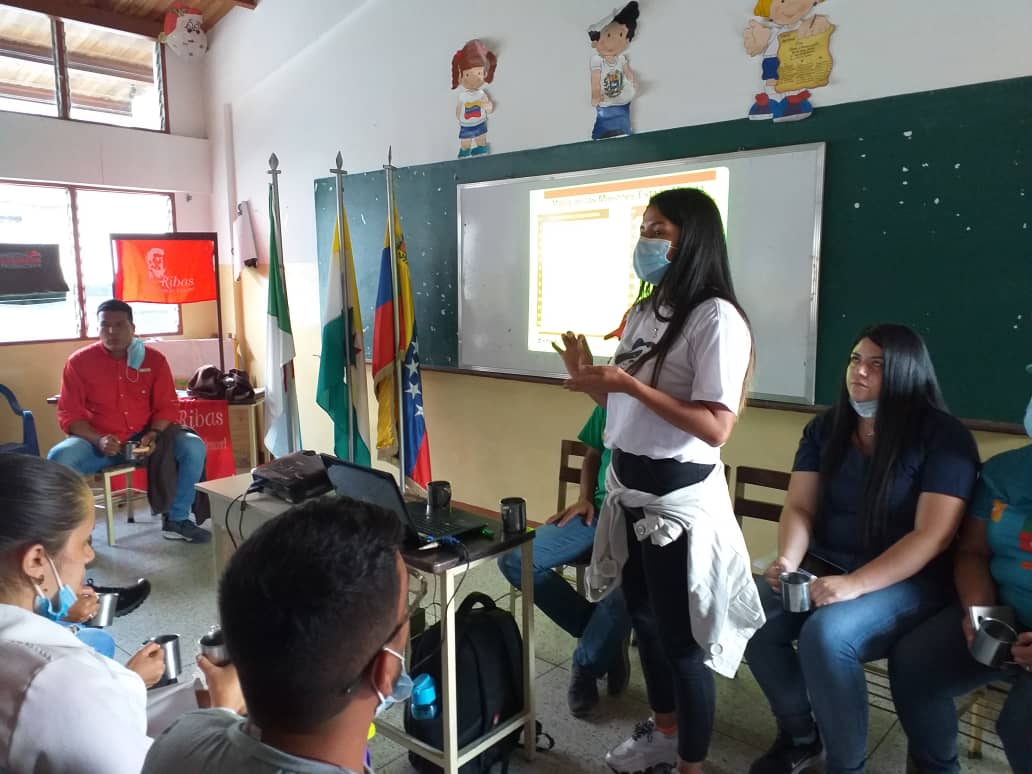 SMisionesMerida's tweet photo. #10Mar | Extraordinaria jornada integral desde el municipio Arzobispo Chacón, donde cada familia recibió la alegría de poder contribuir con el ambiente,con más de 100 plantas, que llegaron a través de la misión Árbol @misionarbolmerida hasta la puerta de su casa
#FuerzaProductiva https://t.co/dQ6rYv8mLA